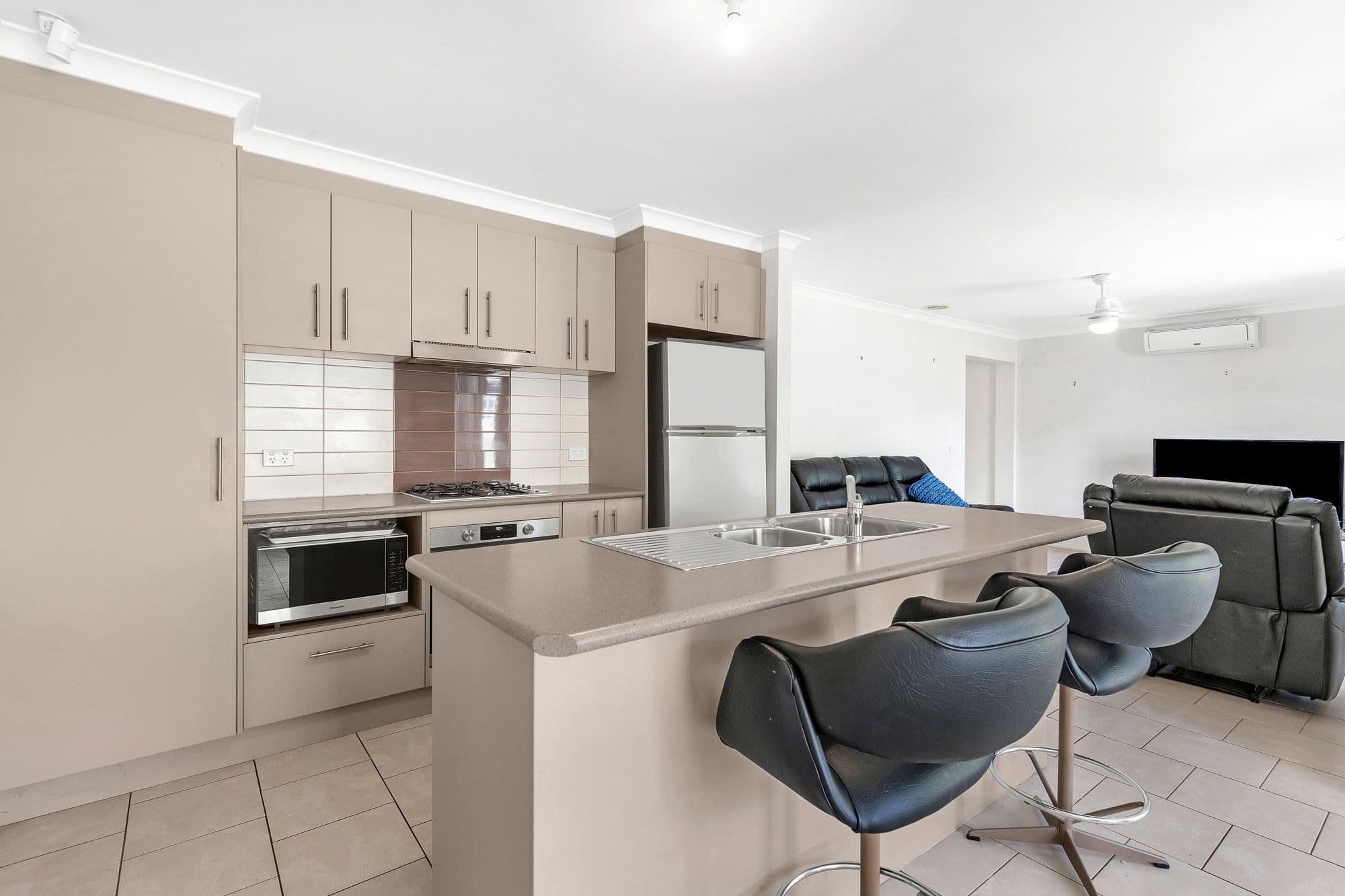 86 Conquest Drive, Werribee VIC 3030, Werribee - Thumbnail 3