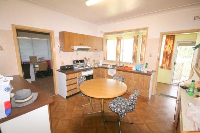 41 Simmat Avenue, CONDELL PARK NSW 2200, Condell Park - Thumbnail 5
