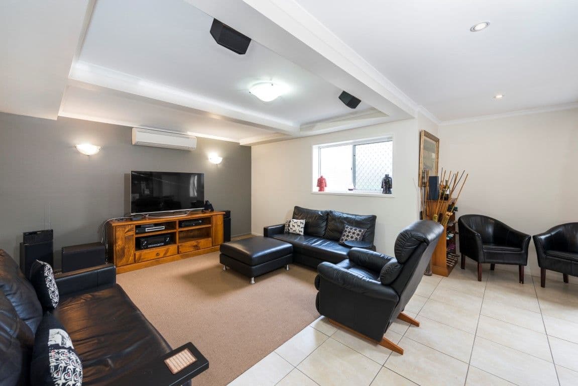 41 Oatland Crescent, HOLLAND PARK WEST QLD 4121, Holland Park West - Thumbnail 3