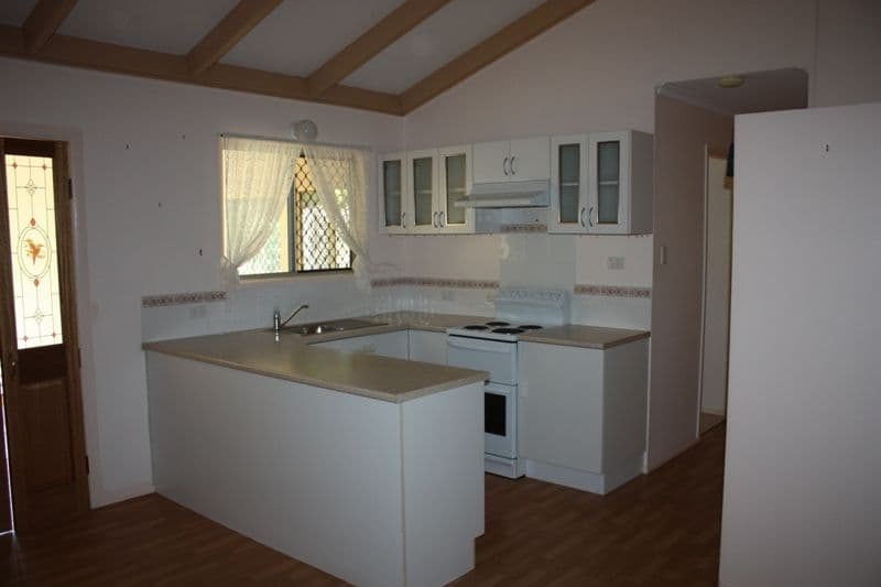 12 Down Street, ESK QLD 4312, Esk - Thumbnail 4