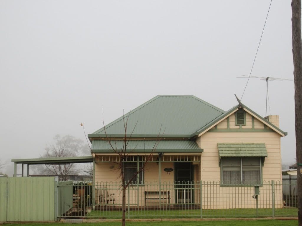 39 Gundagai Road, COOTAMUNDRA NSW 2590, Cootamundra - Image 1