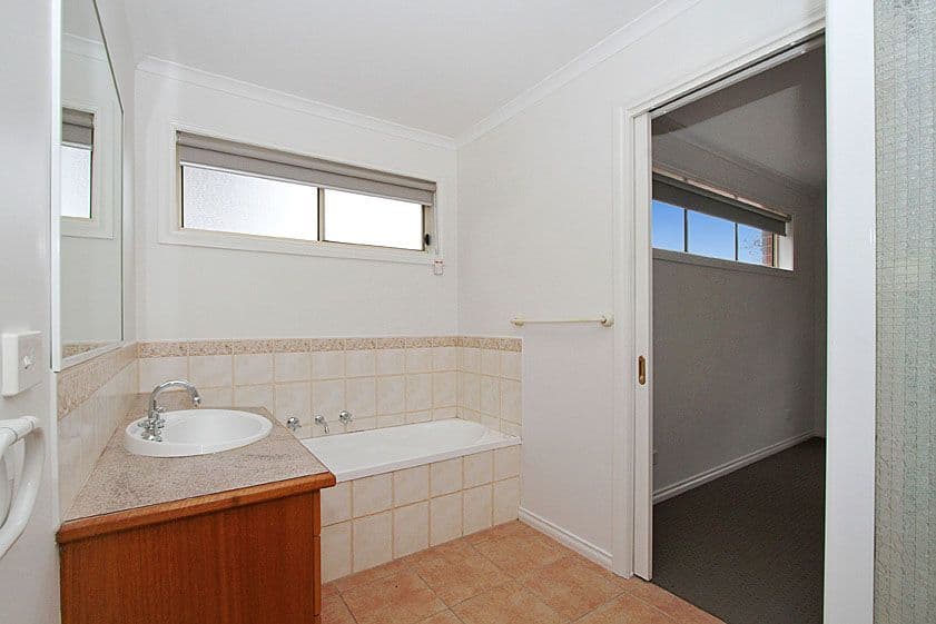 5 Pollock Drive, Mill Park VIC 3082, Mill Park - Thumbnail 8