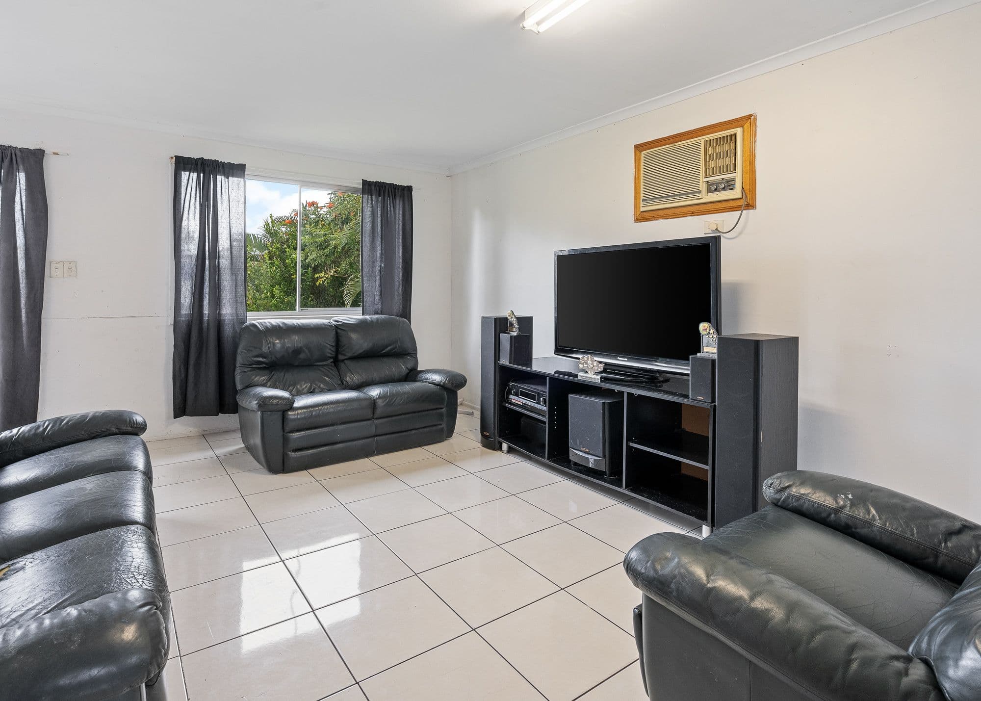 22 Polaris Avenue, Kingston QLD 4114, Kingston - Thumbnail 3