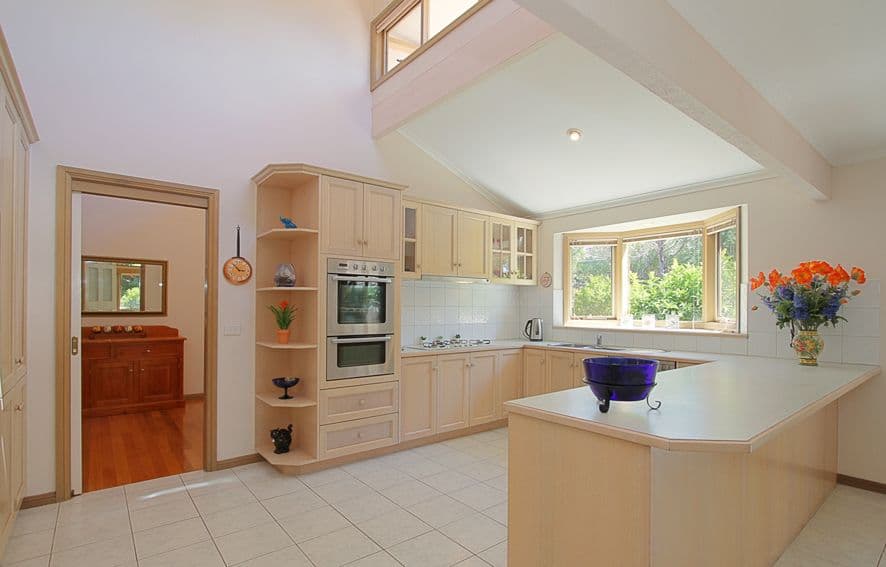2 Toorak Court, GREENSBOROUGH VIC 3088, Greensborough - Thumbnail 6