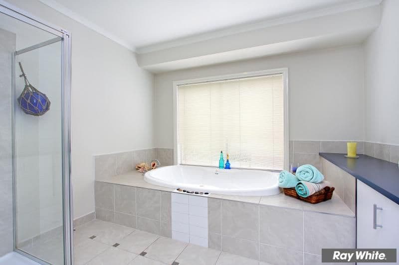 2 Caversham Drive, MORNINGTON VIC 3931, Mornington - Thumbnail 8