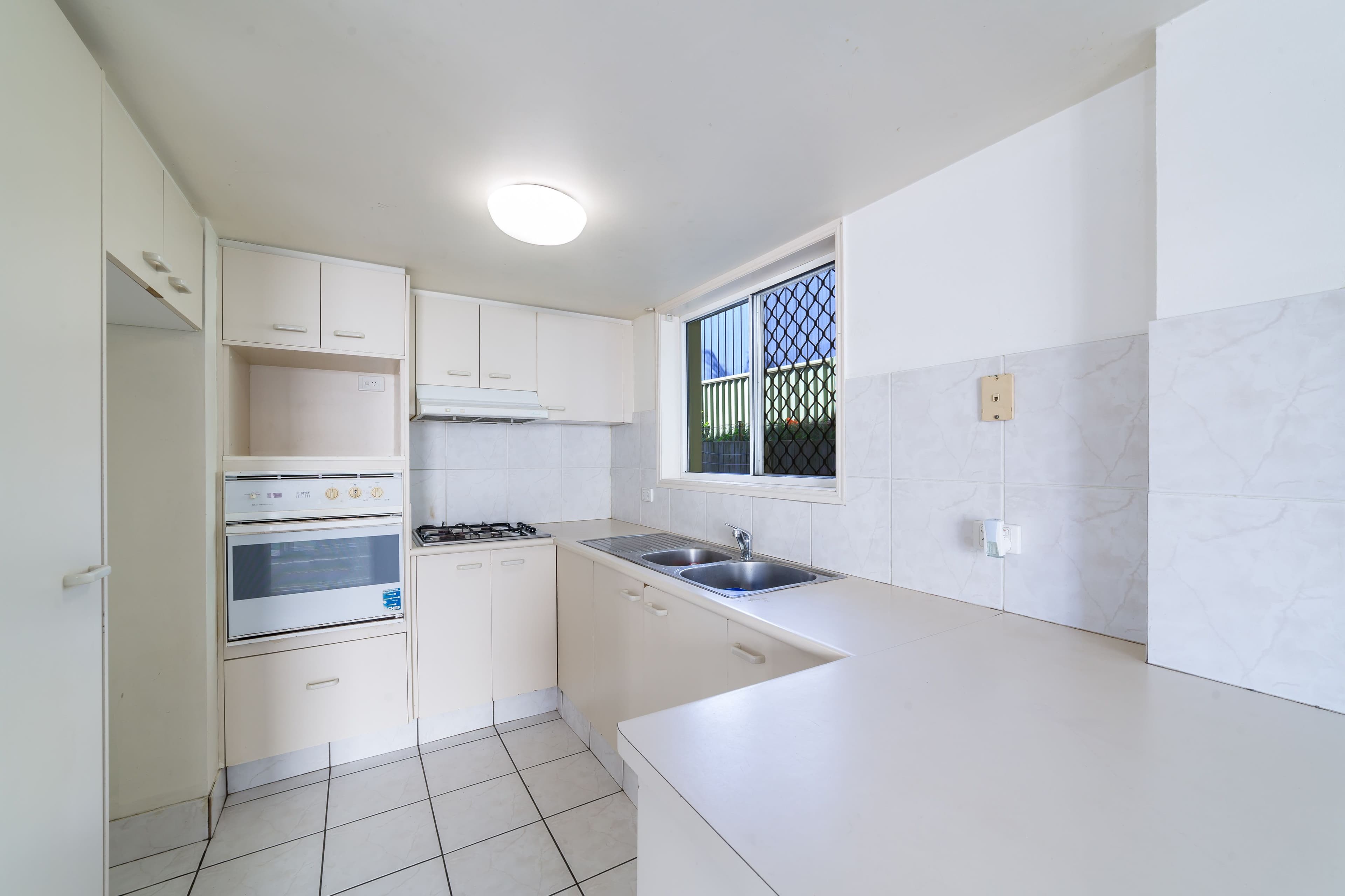 74 Pohlman Street, Southport QLD 4215, Southport - Thumbnail 4