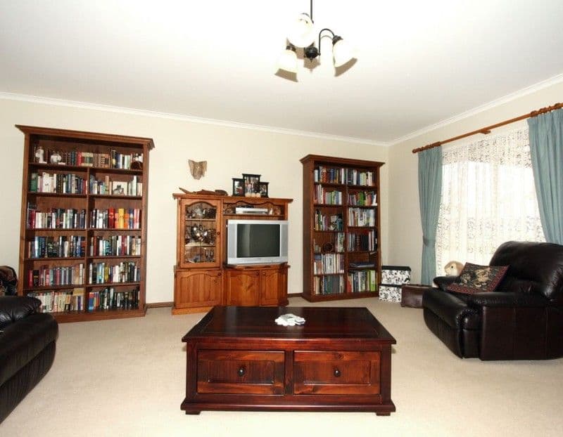 4 Crocker Crescent, LOXTON SA 5333, Loxton - Thumbnail 3