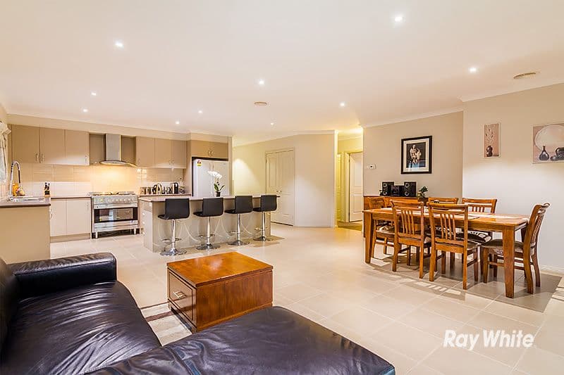 34 Thurvaston Crescent, Cranbourne East VIC 3977, Cranbourne East - Thumbnail 2