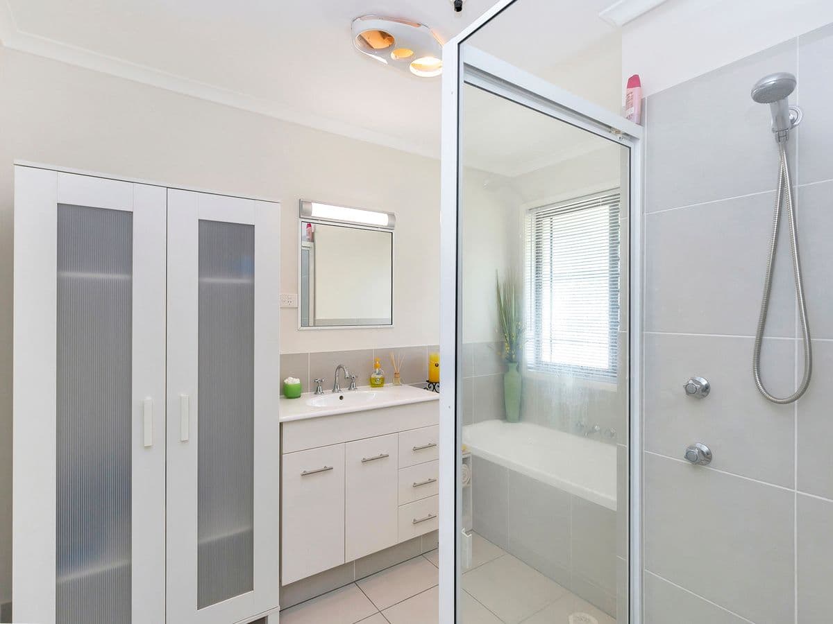 6 Robert Court, Redbank Plains QLD 4301, Redbank Plains - Thumbnail 6