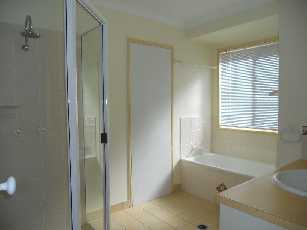 21 Culloden Place, BEACONSFIELD QLD 4740, Beaconsfield - Thumbnail 3