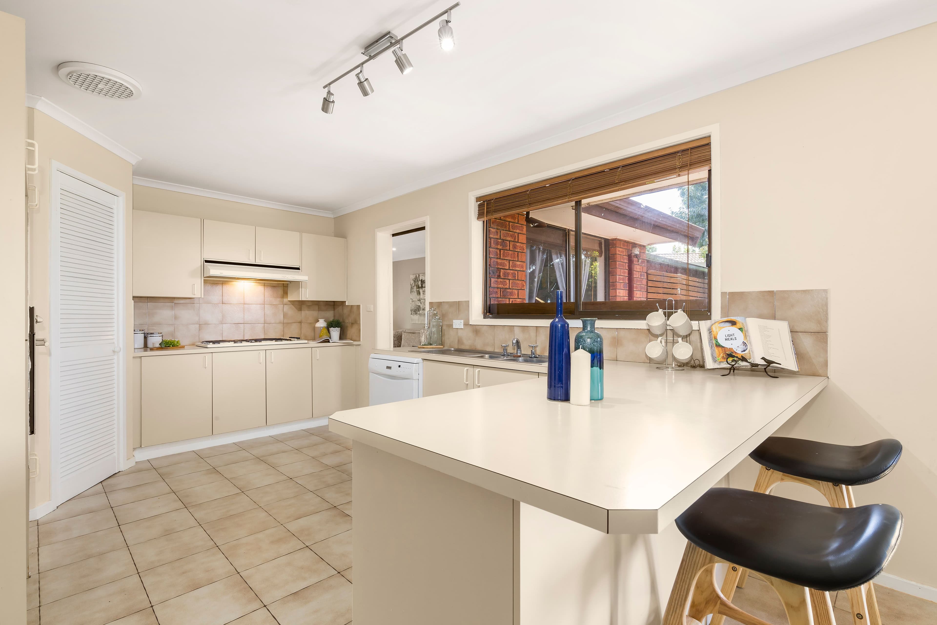 5 Protea Court, Mill Park VIC 3082, Mill Park - Thumbnail 2