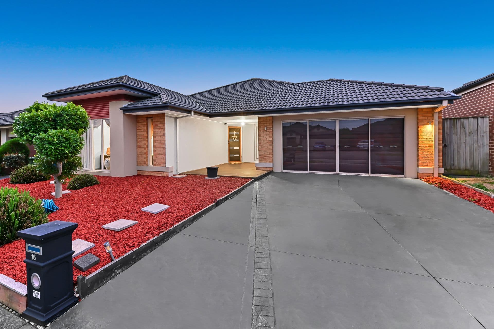 16 Manorwood Way, Berwick VIC 3806, Berwick - Thumbnail 2