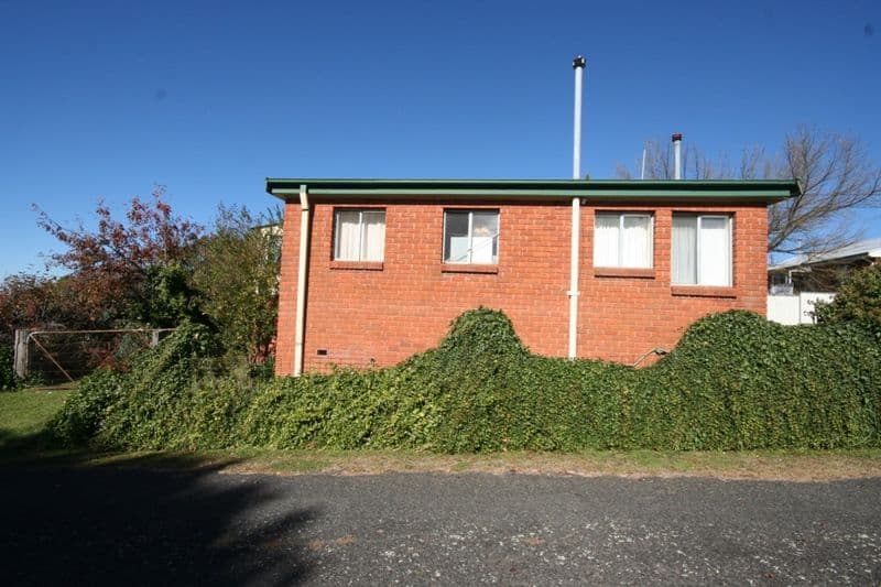 23 Fleming Street, OBERON NSW 2787, Oberon - Thumbnail 2