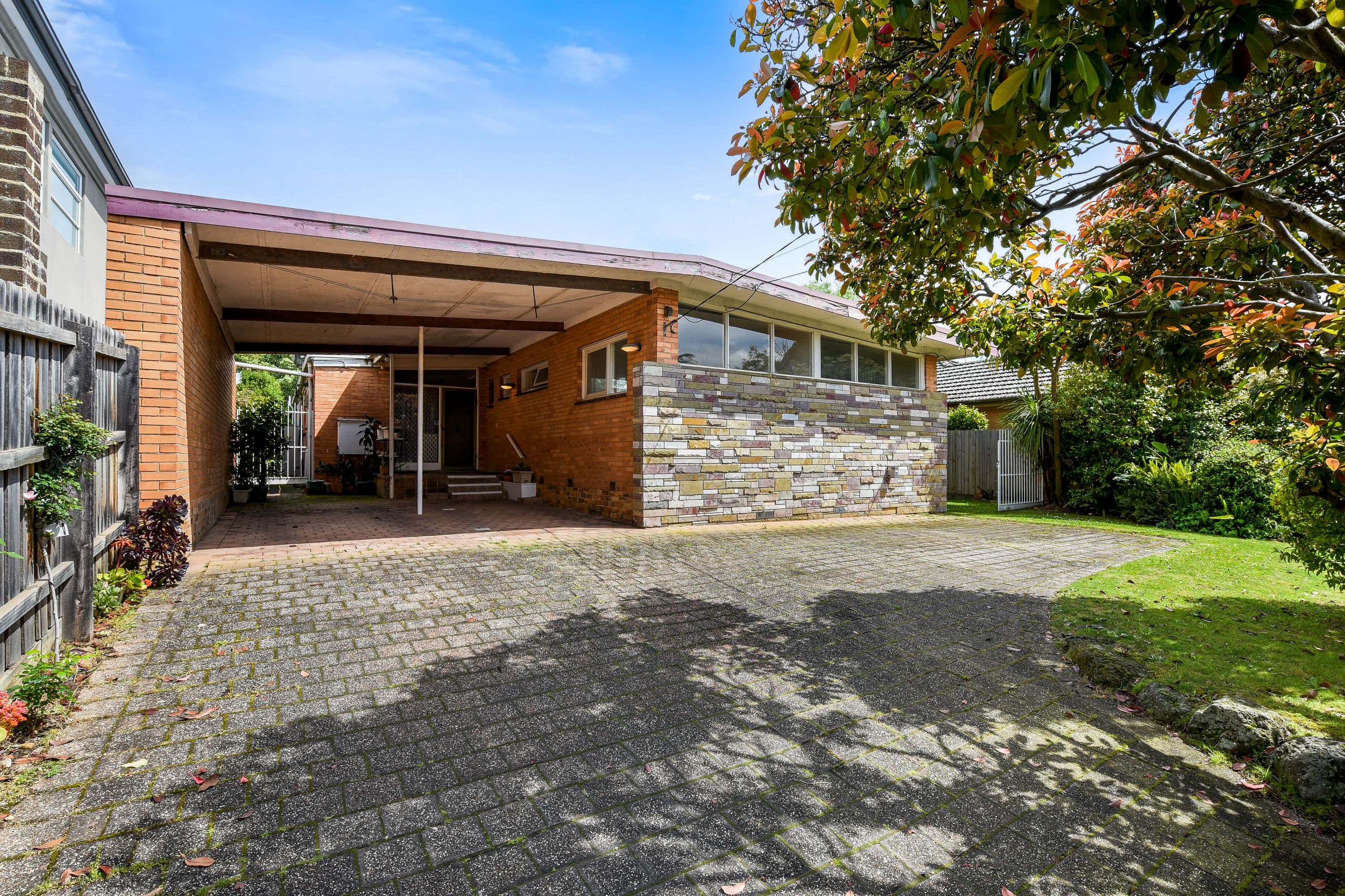 33 Josephine Avenue, Mount Waverley VIC 3149, Mount Waverley - Thumbnail 2