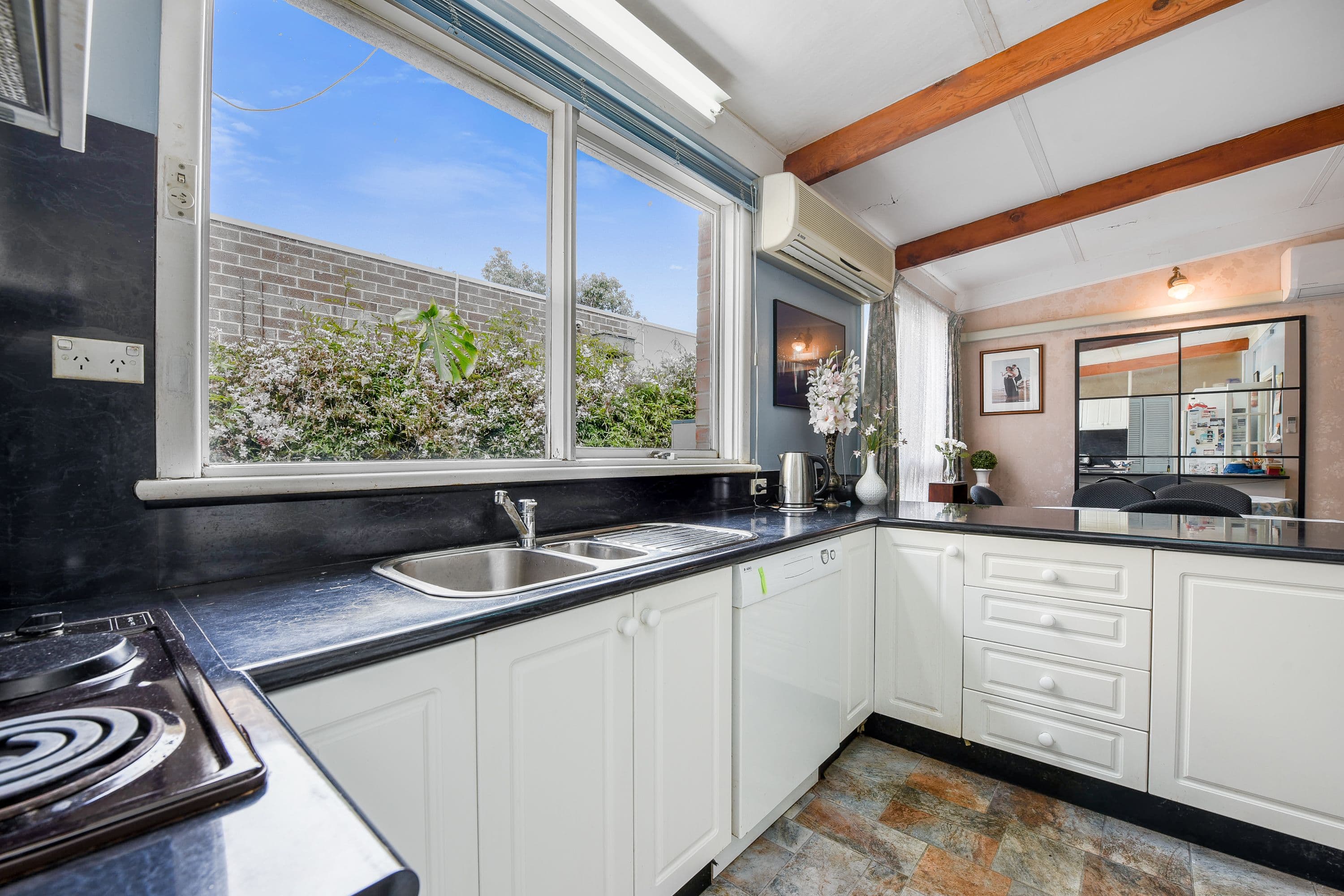 33 Josephine Avenue, Mount Waverley VIC 3149, Mount Waverley - Thumbnail 3
