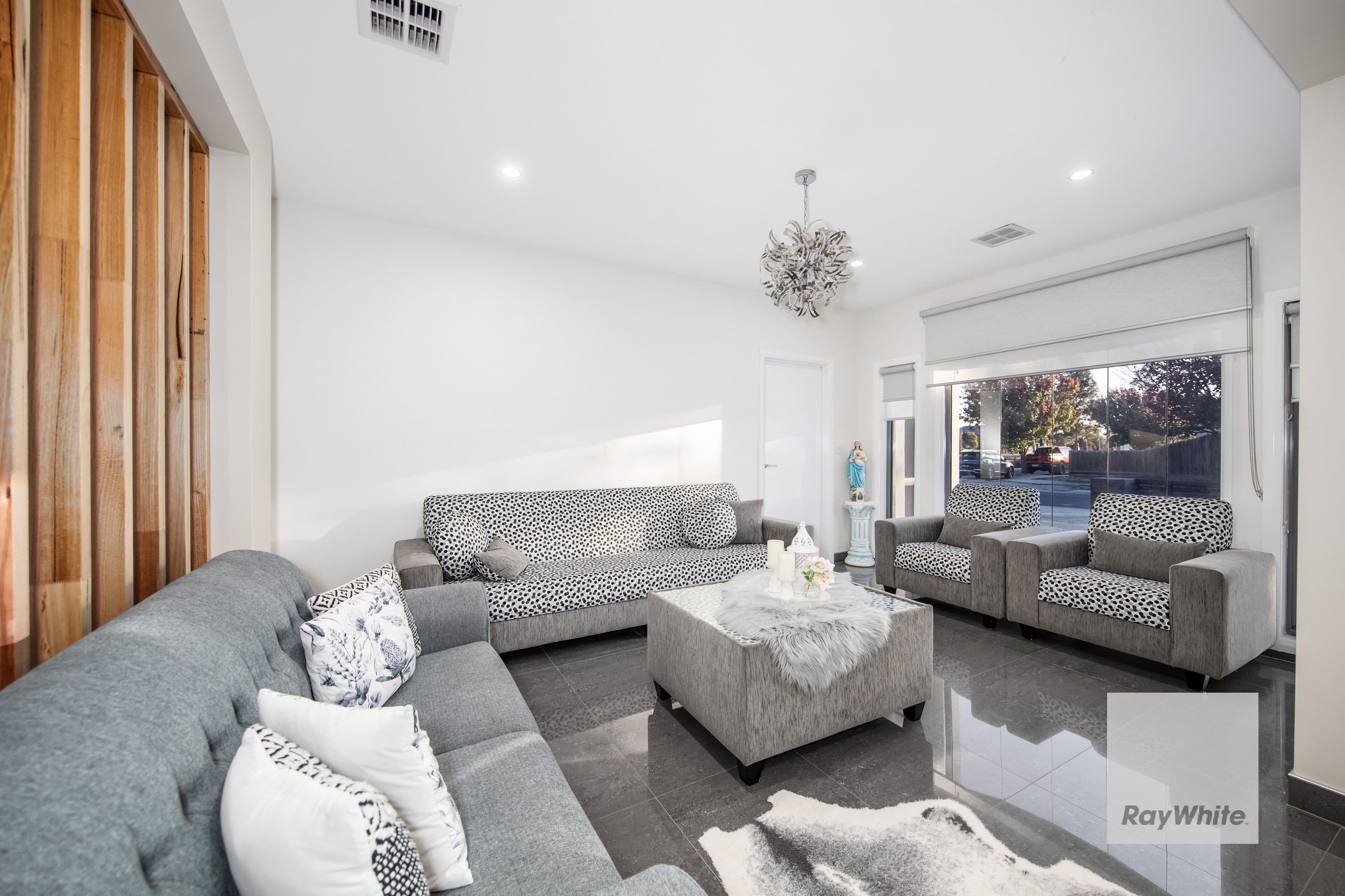 1 Burnett Close, Taylors Hill VIC 3037, Taylors Hill - Thumbnail 2