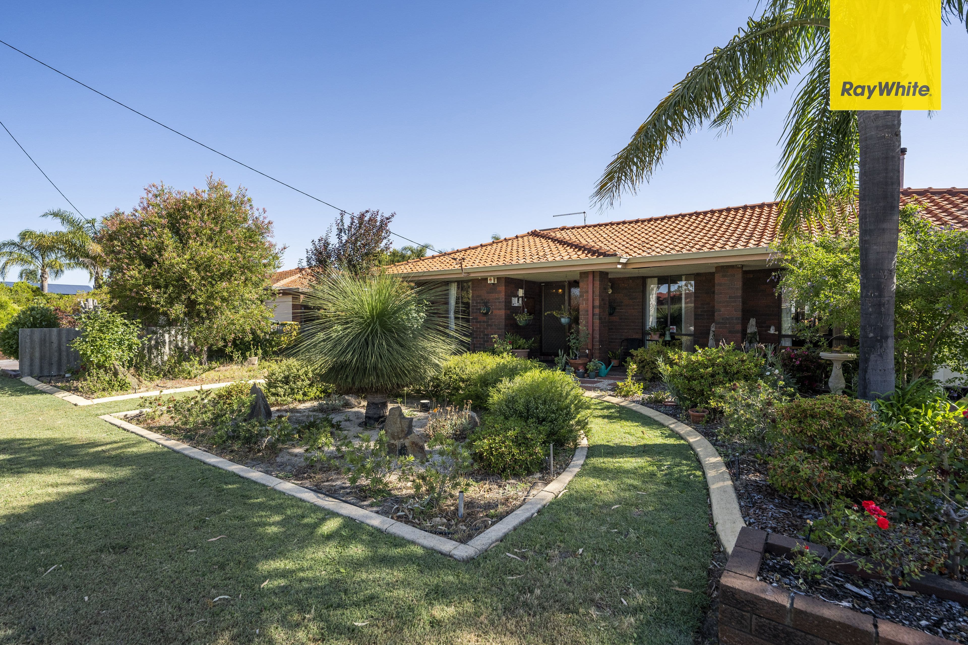 53 Linden Way, Forrestfield WA 6058, Forrestfield - Thumbnail 2