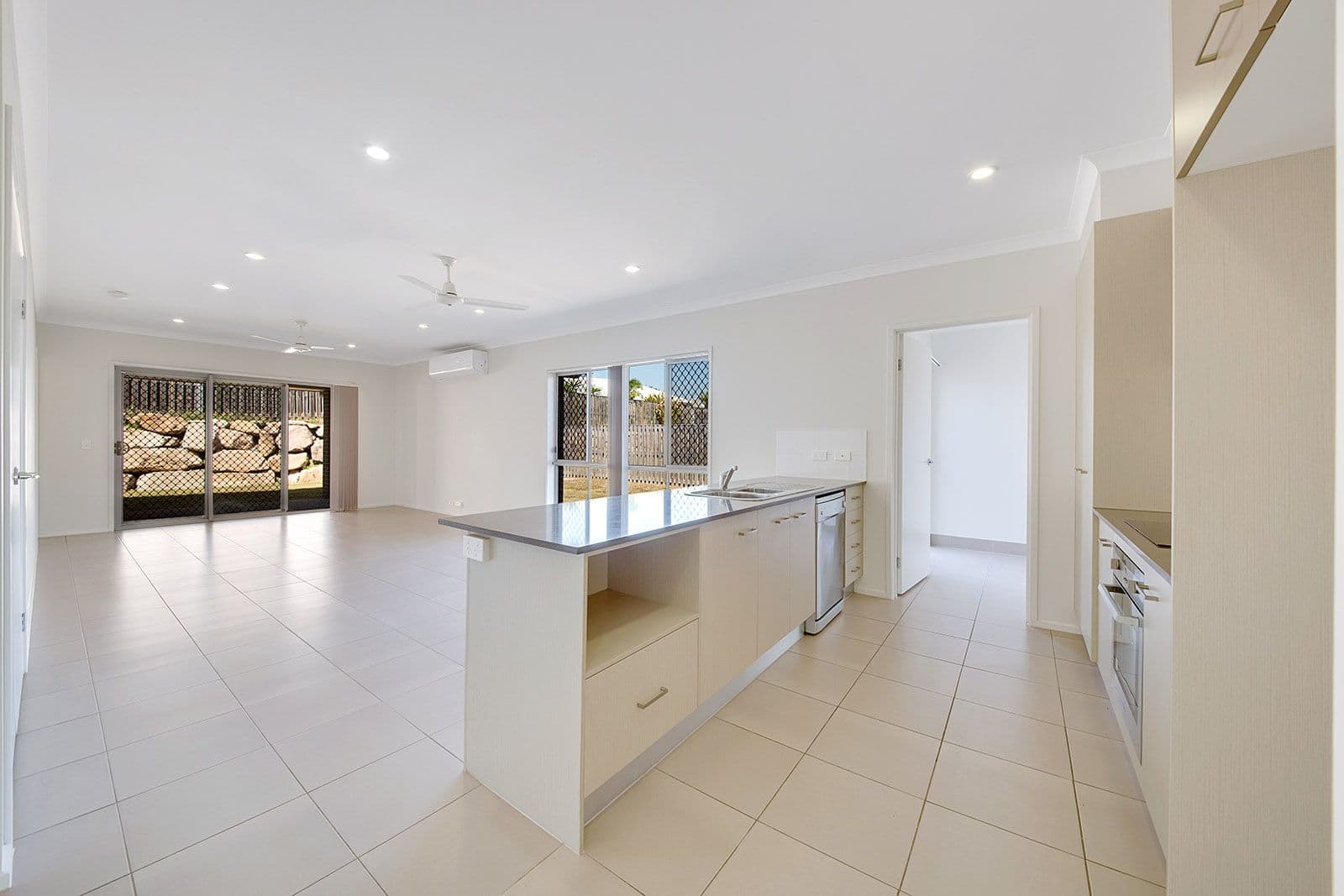 11 Koolivoo Parade, Boyne Island QLD 4680, Boyne Island - Thumbnail 3