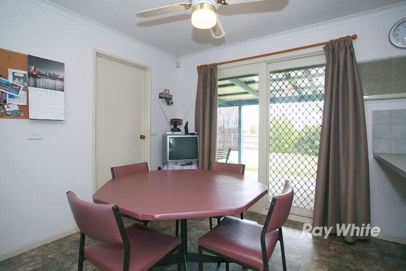 1 Caroline Crescent, CRANBOURNE VIC 3977, Cranbourne West - Thumbnail 6