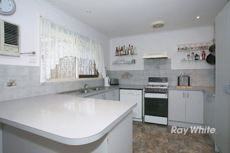 1 Caroline Crescent, CRANBOURNE VIC 3977, Cranbourne West - Thumbnail 7