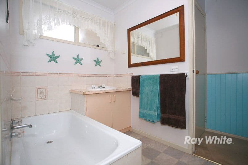 1 Caroline Crescent, CRANBOURNE VIC 3977, Cranbourne West - Thumbnail 8