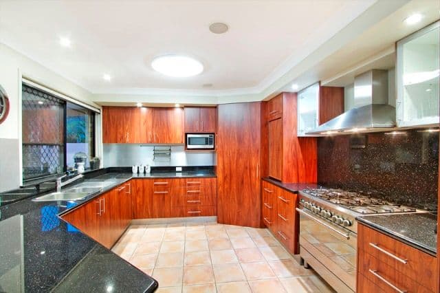 28 Honeysuckle Way, CALAMVALE QLD 4116, Calamvale - Thumbnail 2