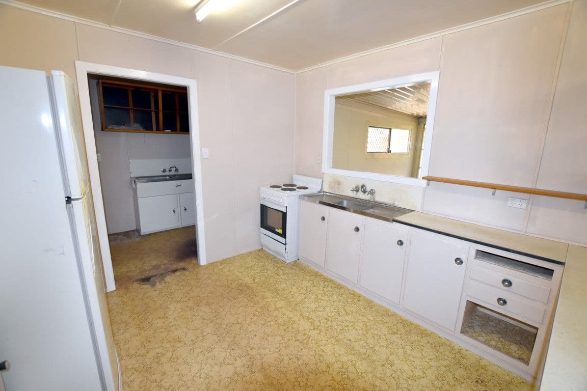 26 Walters Avenue, West Gladstone QLD 4680, West Gladstone - Thumbnail 3