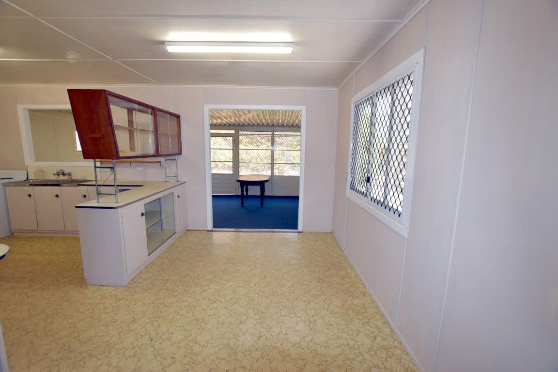 26 Walters Avenue, West Gladstone QLD 4680, West Gladstone - Thumbnail 4