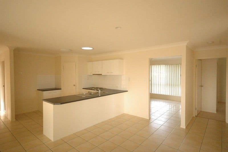 19 Wareena Crescent, GLENVALE QLD 4350, Glenvale - Thumbnail 3