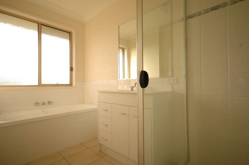 19 Wareena Crescent, GLENVALE QLD 4350, Glenvale - Thumbnail 5