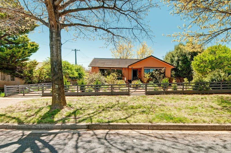 9 Warramoo Crescent, NARRABUNDAH ACT 2604, Narrabundah - Thumbnail 2