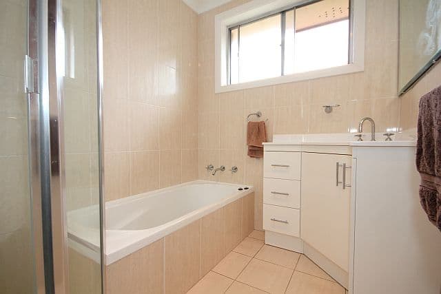 7 Amaroo Avenue, GEORGES HALL NSW 2198, Georges Hall - Thumbnail 8