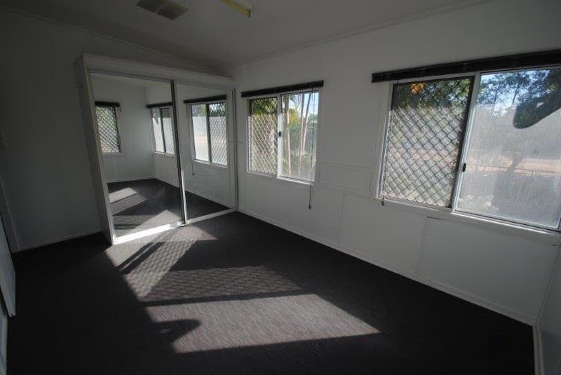 1 Yew Street, Barcaldine QLD 4725, Barcaldine - Thumbnail 4