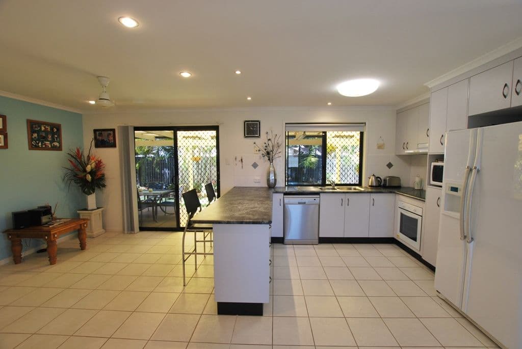 12 Collins Court, BLACKS BEACH QLD 4740, Blacks Beach - Thumbnail 3