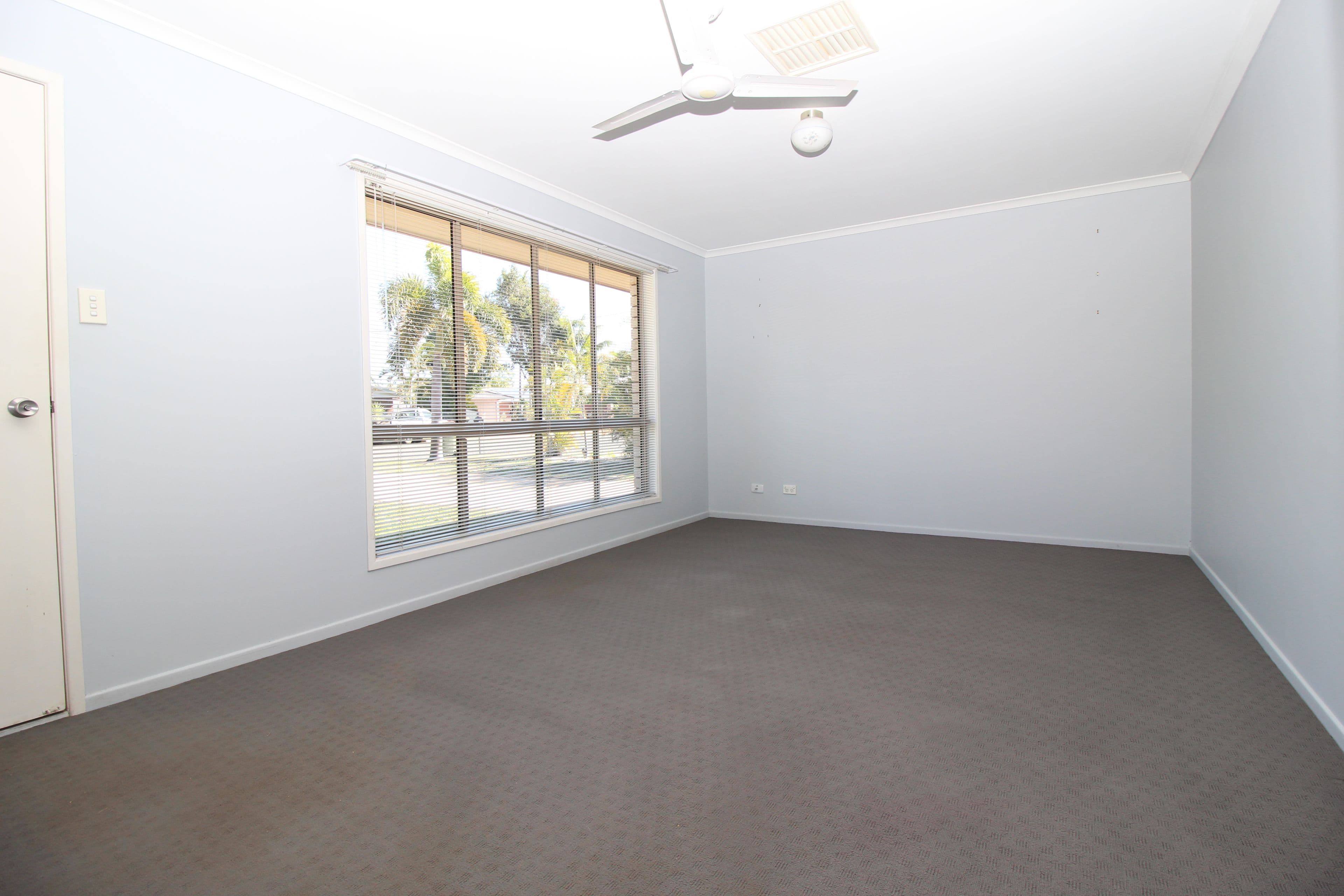 12 Rivoli Place, Emerald QLD 4720, Emerald - Thumbnail 3