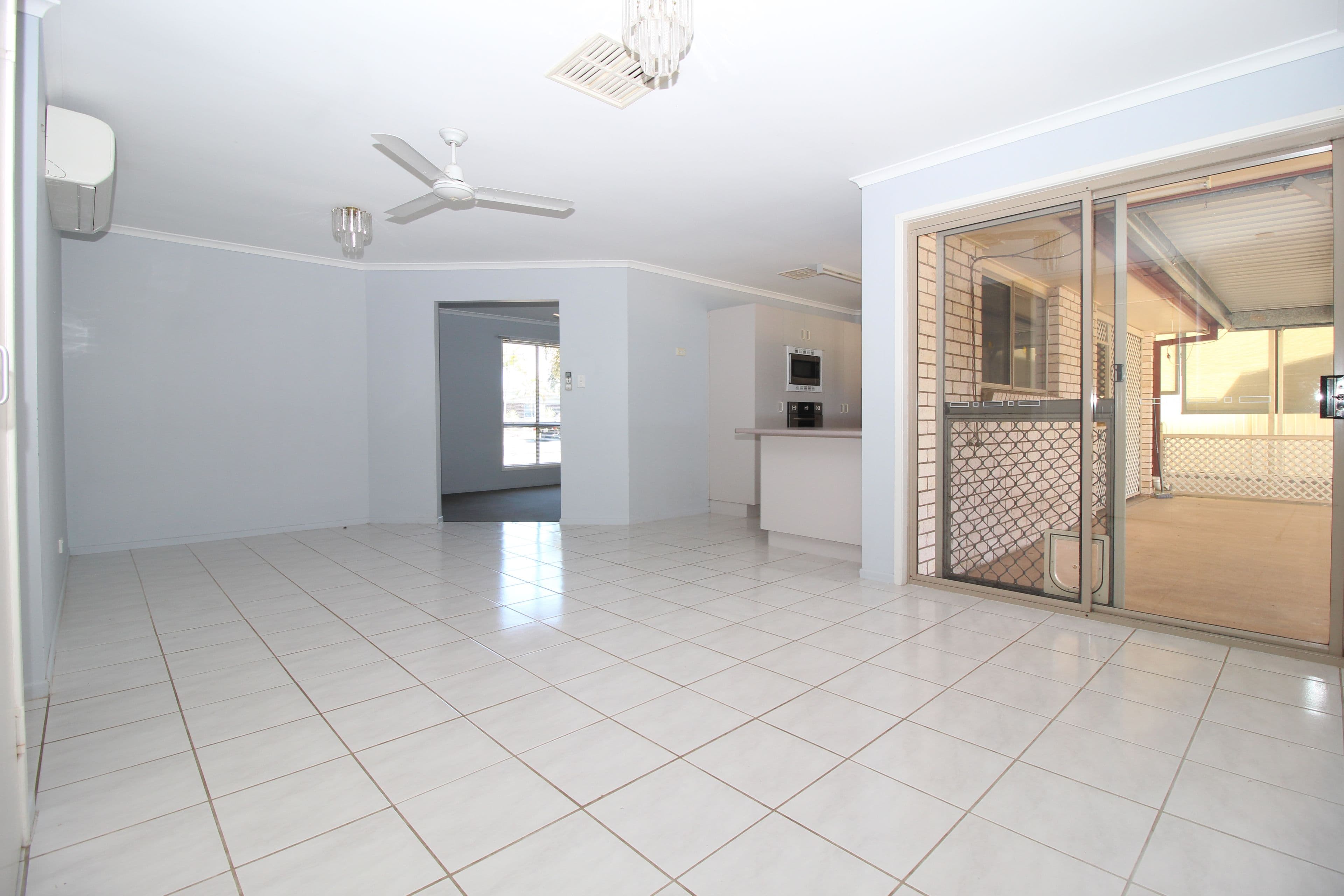 12 Rivoli Place, Emerald QLD 4720, Emerald - Thumbnail 6