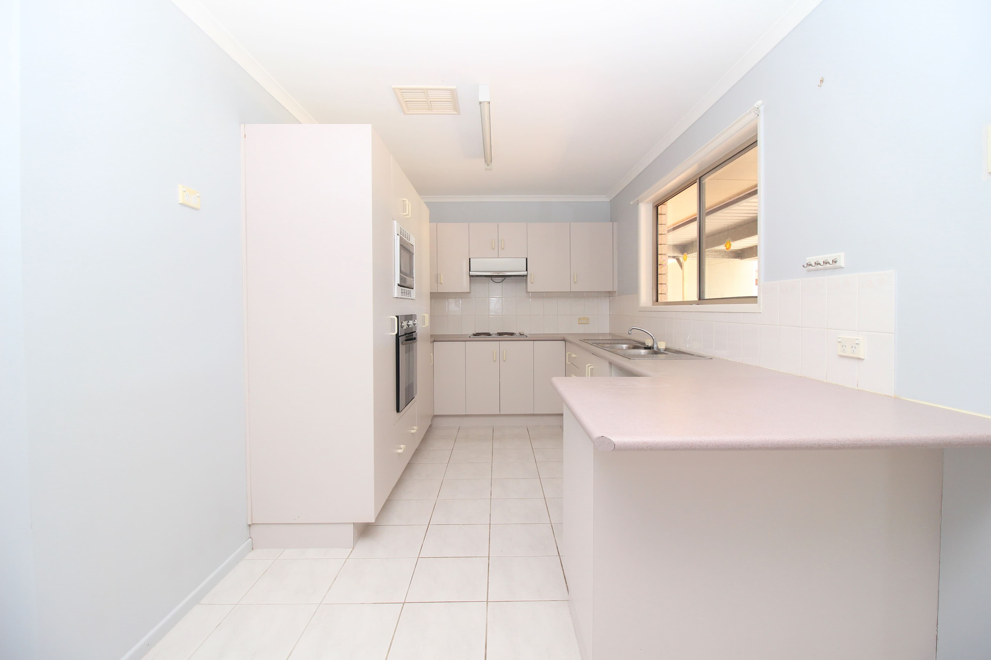 12 Rivoli Place, Emerald QLD 4720, Emerald - Thumbnail 7