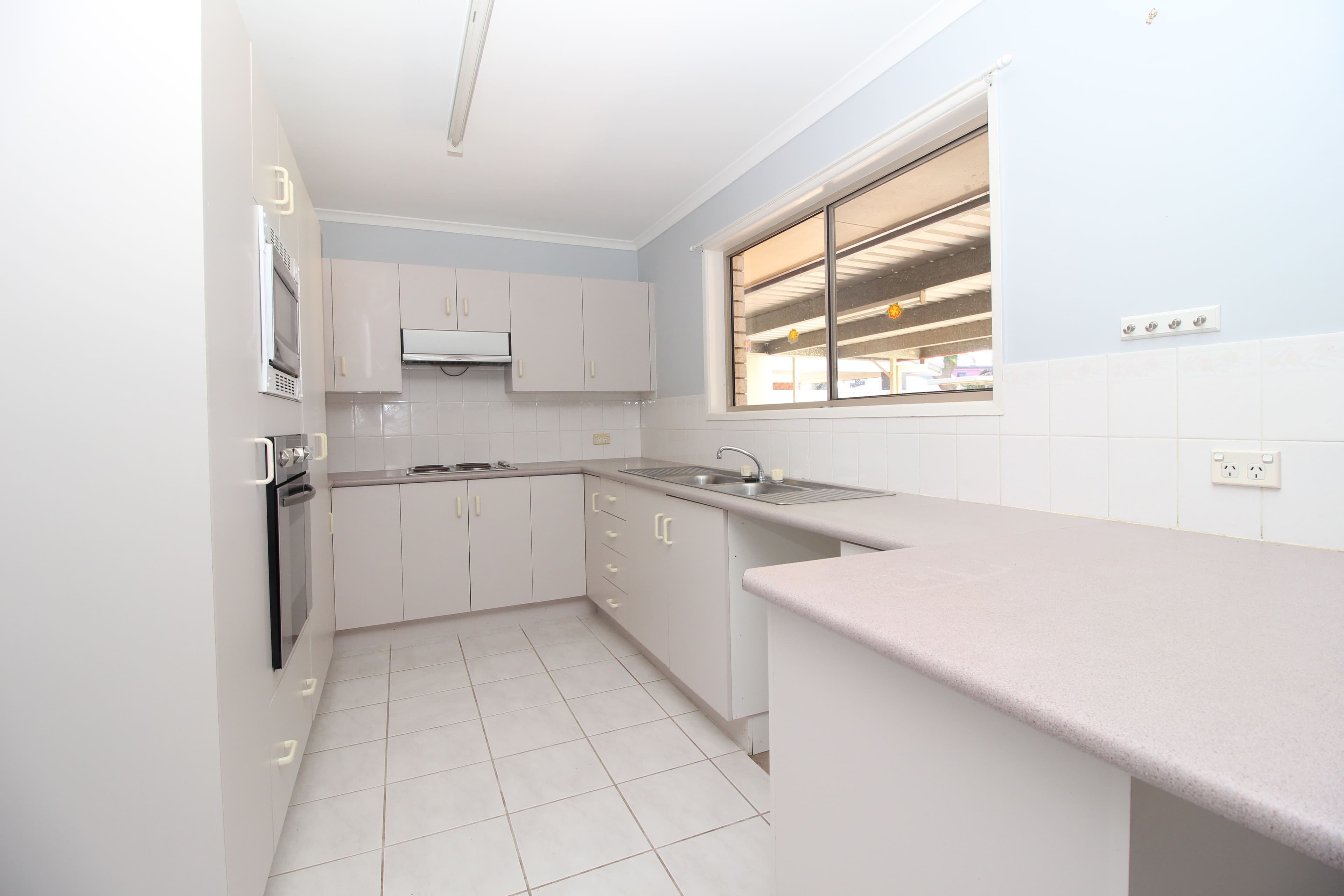 12 Rivoli Place, Emerald QLD 4720, Emerald - Thumbnail 8
