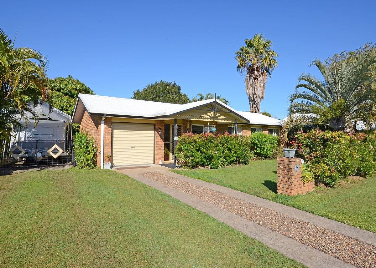 11 Sealink Drive, POINT VERNON QLD 4655, Point Vernon - Image 1