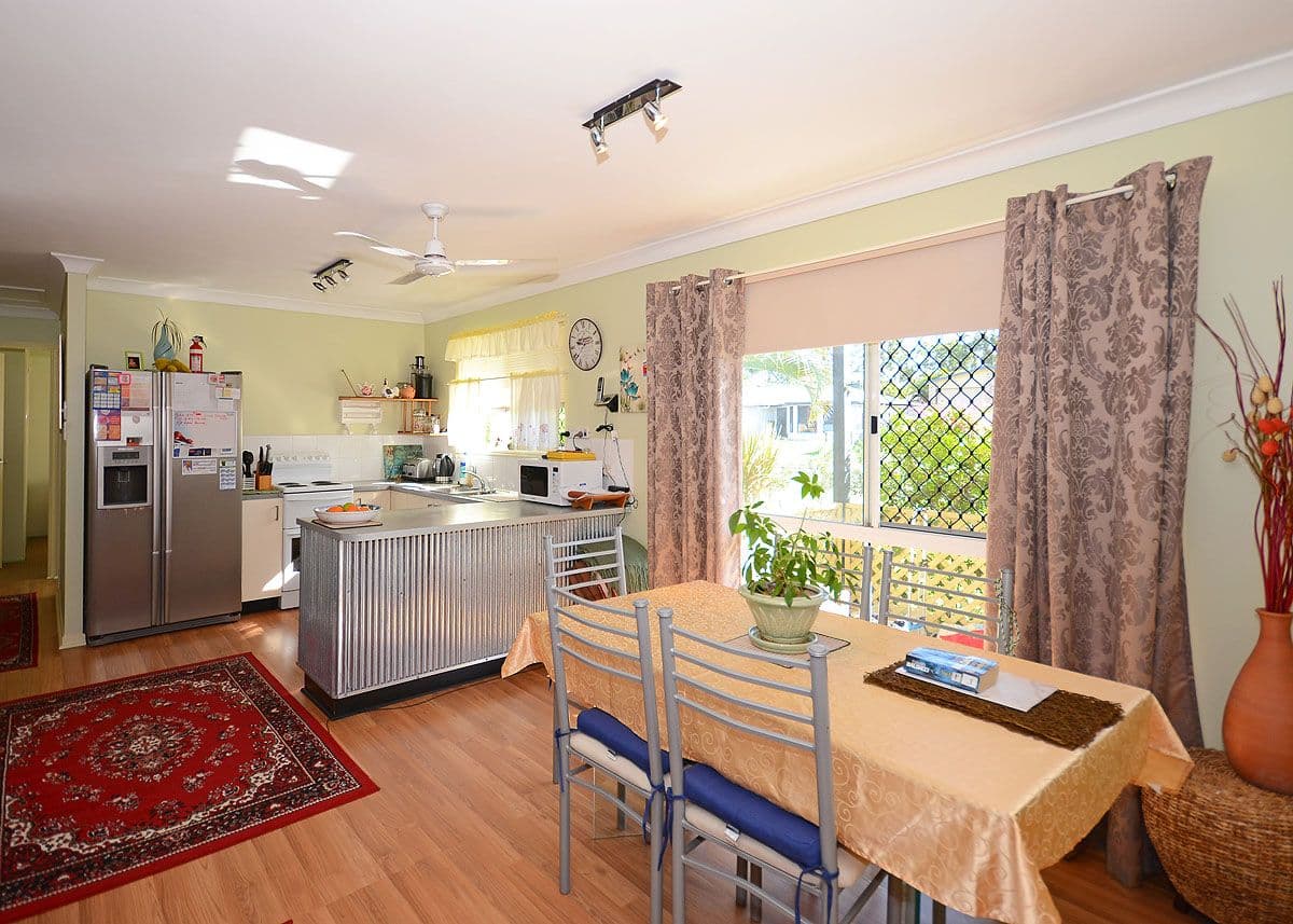 11 Sealink Drive, POINT VERNON QLD 4655, Point Vernon - Thumbnail 3