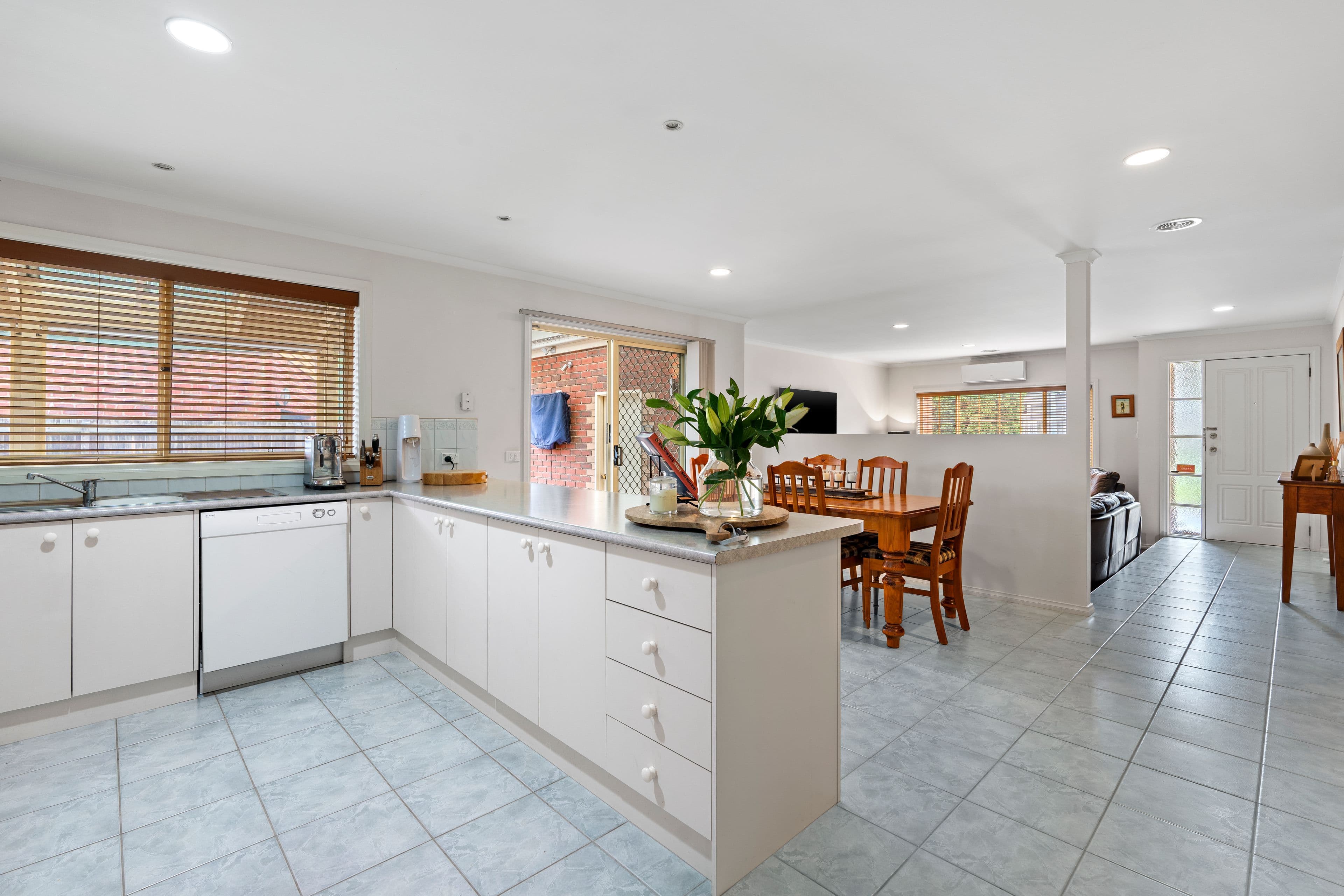 1 St Helena Place, Rowville VIC 3178, Rowville - Thumbnail 6