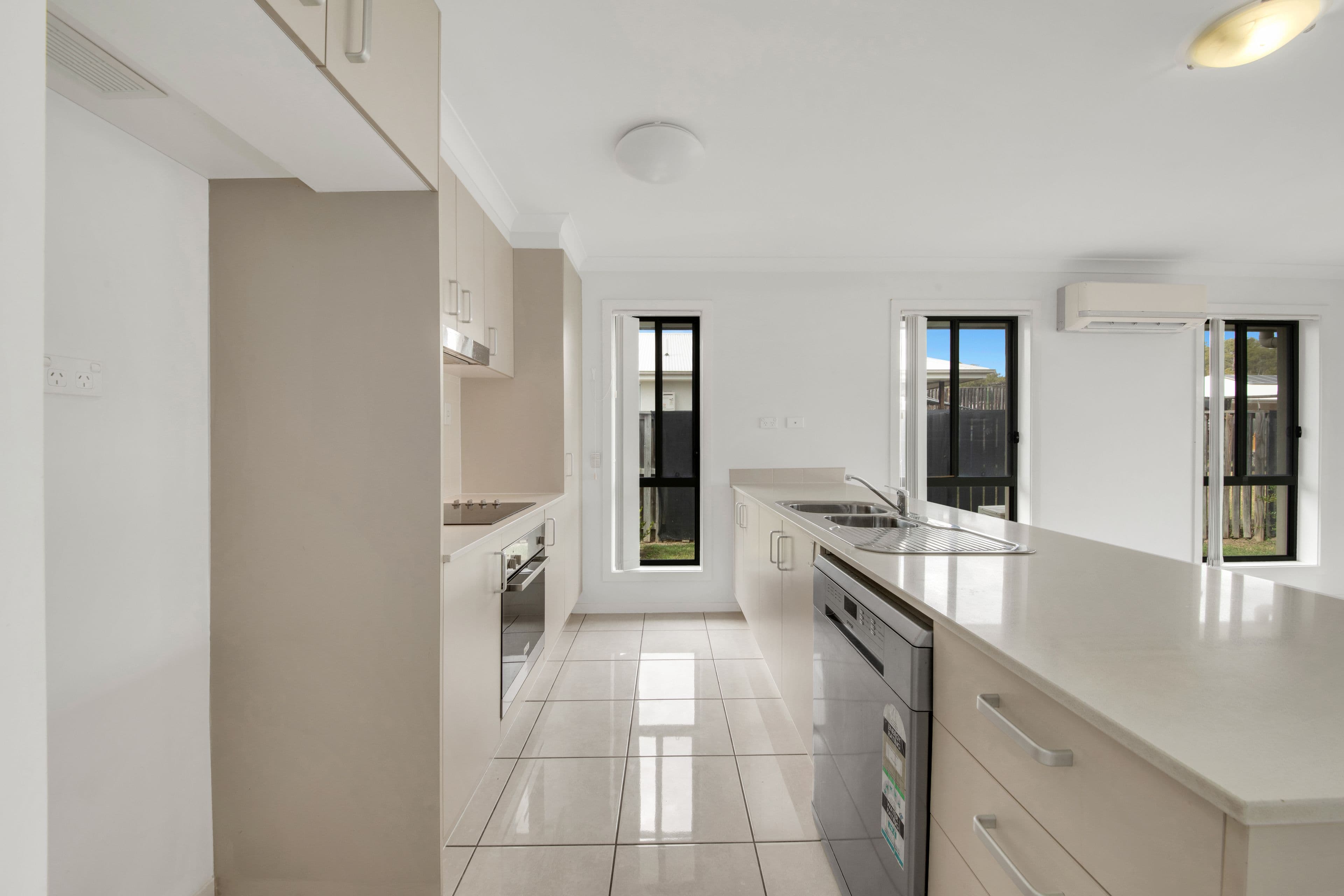 4 Greengard Place, Kirkwood QLD 4680, Kirkwood - Thumbnail 5