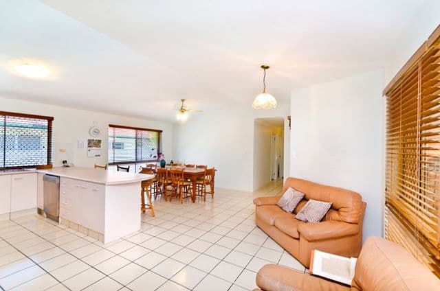 35 Harrier Drive, BURLEIGH WATERS QLD 4220, Burleigh Waters - Thumbnail 3