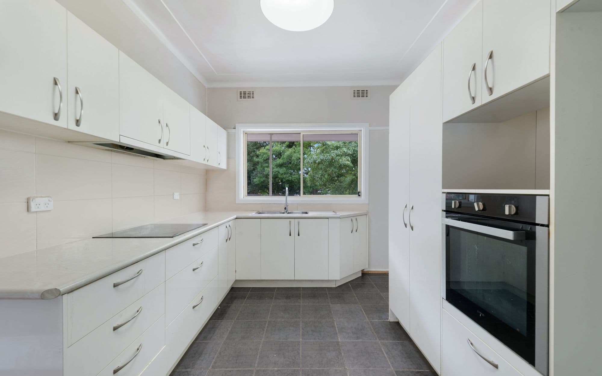 28 Lilian Street, Campbelltown NSW 2560, Campbelltown - Thumbnail 2