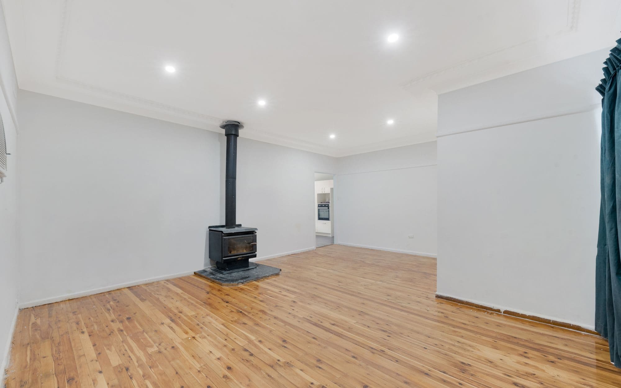 28 Lilian Street, Campbelltown NSW 2560, Campbelltown - Thumbnail 3