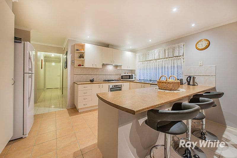 3 Andre Court, Cranbourne West VIC 3977, Cranbourne West - Thumbnail 2