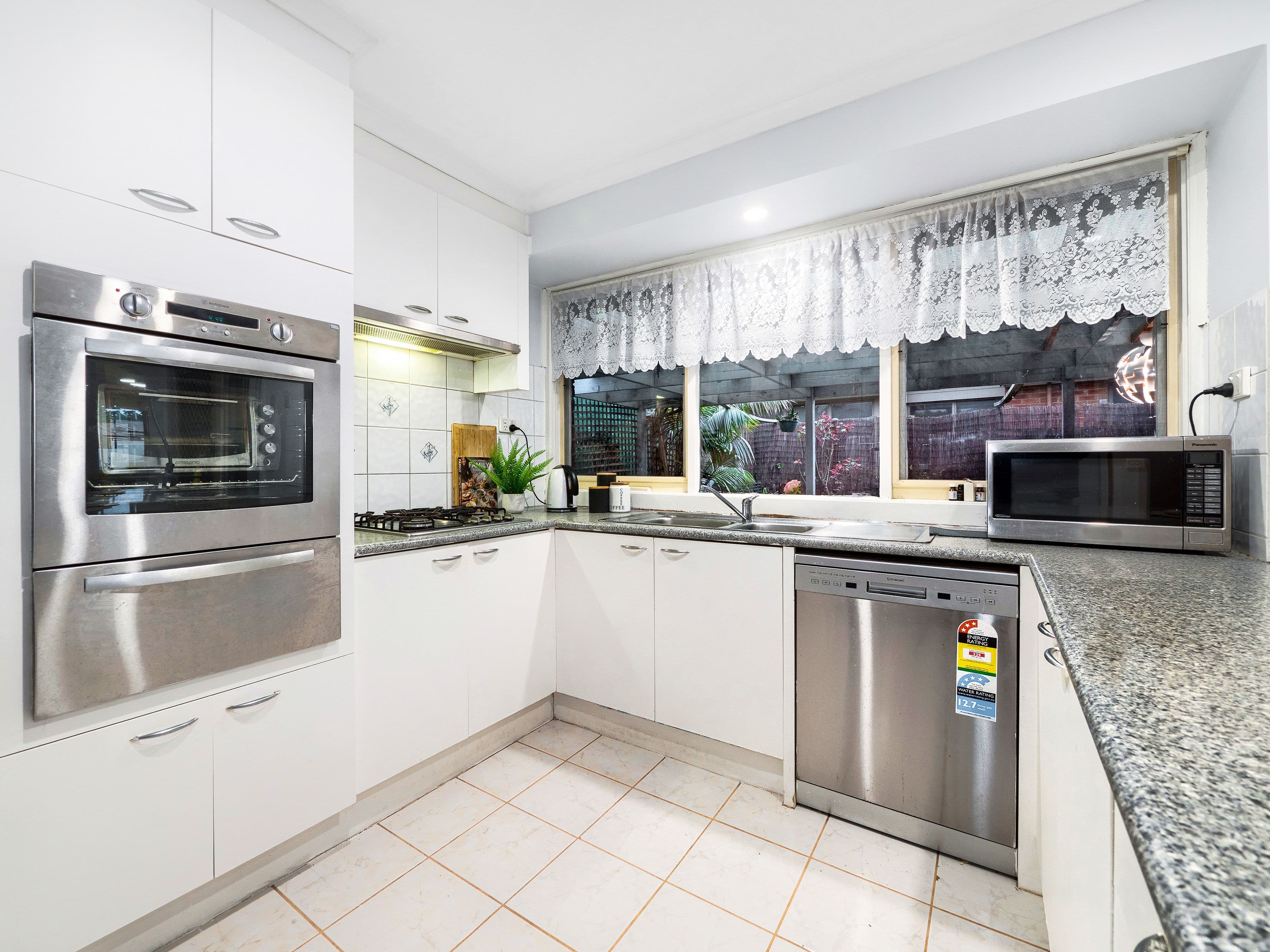 23 Stirling Avenue, Cranbourne North VIC 3977, Cranbourne North - Thumbnail 2