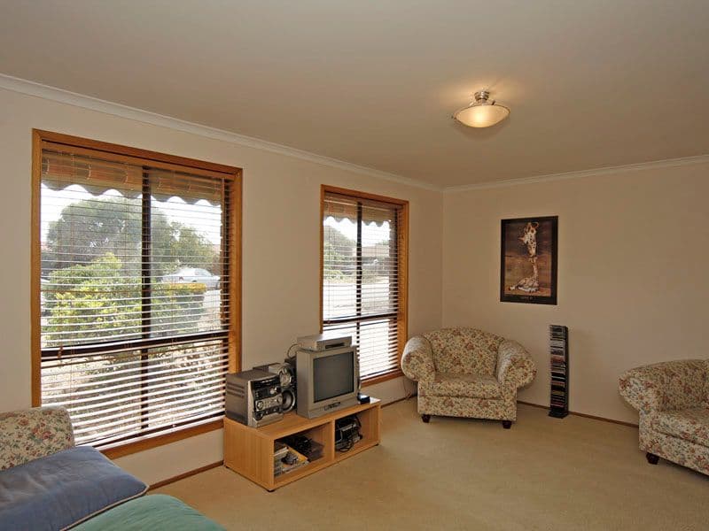 10 Scullin Crescent, TROTT PARK SA 5158, Trott Park - Thumbnail 2