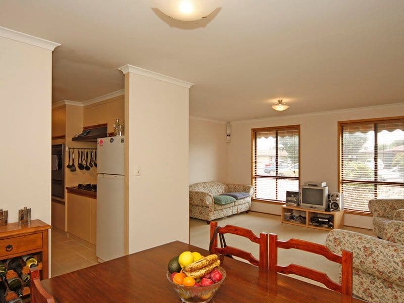 10 Scullin Crescent, TROTT PARK SA 5158, Trott Park - Thumbnail 3