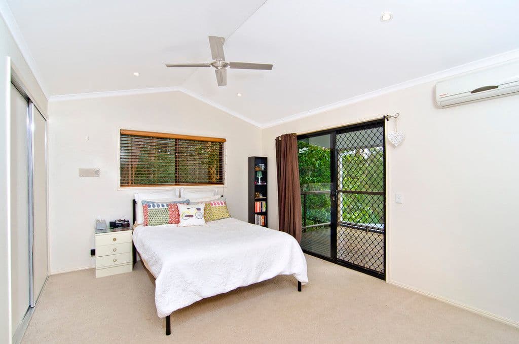 18 Fernleigh Court, CURRUMBIN QLD 4223, Currumbin - Thumbnail 5